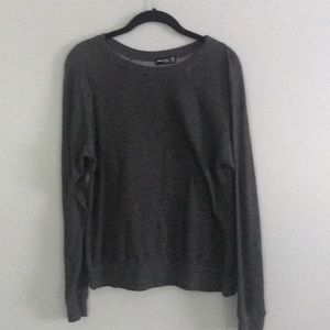 grey scoop neck tshirt